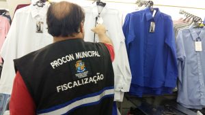 Equipes de fiscalização do Procon de Aracaju intensificam as ações no centro da capital.