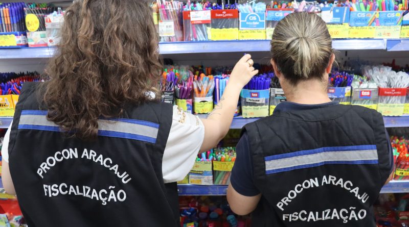 Procon Aracaju orienta consumidores e fornecedores sobre a lista de materiais escolares